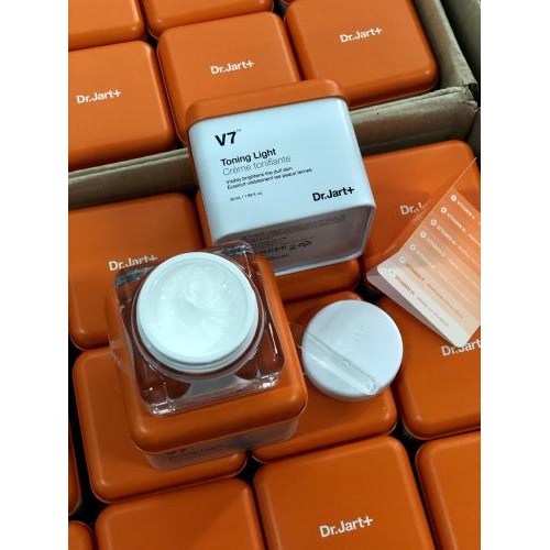 Kem dưỡng trắng da, Trị nám V7 Toning Light